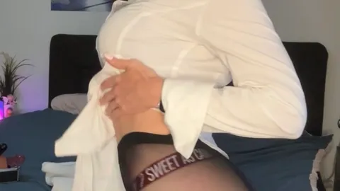Mein erster Cumshotversuch. Im Liegen reiben ich deinen Schanz bis zum kommen.