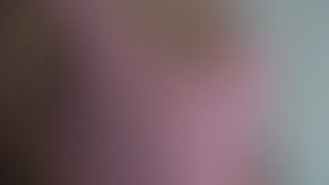 Ohne BH und mit meinen hängenden Riesentitten im engen Oberteil. So ins Geschäft gehen??