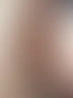 Anziehen? Vielleicht. Aber erst wenn ich genug gespürt hab, dass du mich willst. Bis dahin bleib ich so – in Kontrolle. Und in Unterwäsche😈🖤