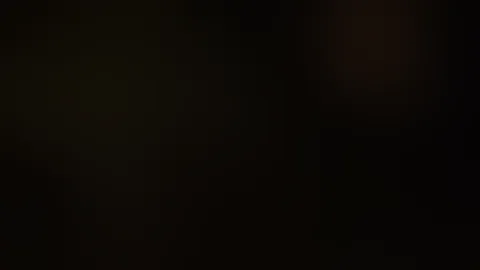 Wir haben diese Nacht bei seinen Eltern verbracht und ich musste Nachts so dringen pullern, dass ich es nicht aushalten konnte. Ich musste allerdings eine Etage nach unten laufen um ins Badezimmer zu