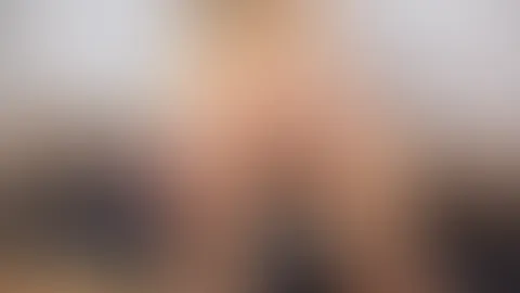 Mit diesen kleinen, aber ziemlich frechen Teasern will ich dir einen Vorgeschmack auf mein neues Video geben. Eigentlich war ich gerade beim Training, aber beim Aufwärmen wurde es… deutlich heißer als