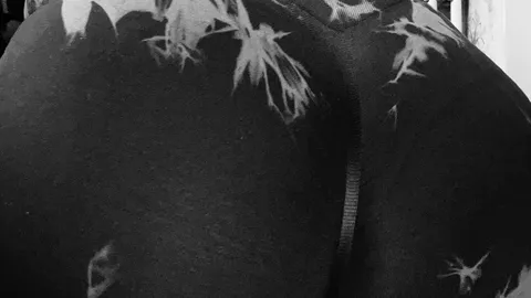 Nackt und 💦