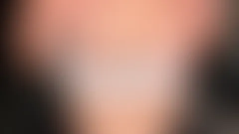 Ich liebe es wenn du mir sagst, was du jetzt gerne mit meinen steifen Nippeln anstellen willst! Verrätst du es mir?😈
