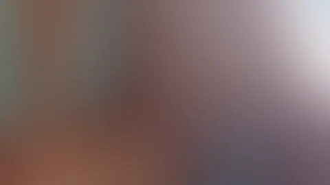 Wie gefällt dir mein dreißig Zentimeter langer Dildo? Hm, ich liebe das. Ihn auf den Boden zu legen, mein Höschen zur Seite zu schieben und mich ganz langsam auf ihn sinken zu lassen. Und dann schnell