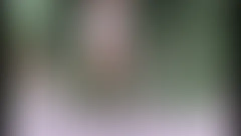 Oh Mann! Wie peinlich. Ich habe mir vor meinem Herrn in die Hose gep**st. Dafür bestraft er mich sofort. Ich habe mich und ihn in aller Öffentlichkeit beschämt und dafür werde ich natürlich zur Strafe