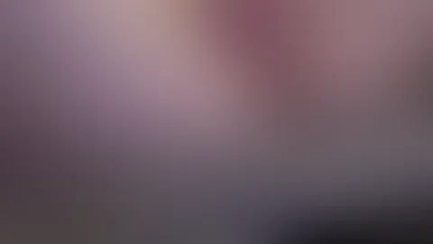 Ich streichle mich und stöhne dabei… du würdest diese nasse Stelle sicherlich auch gerne berühren oder lecken… lass es mich wissen.