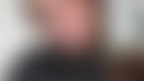 Mein Lieblingssport ist Thaiboxen, aber leider habe ich seit ein paar Jahren nicht mehr trainiert. Was ist dein Lieblingssport?