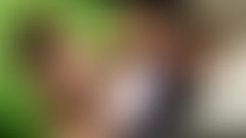 Notgeile MILF SQUIRTET in der Livecam. Alles wird zur P***ySaft Pfütze.