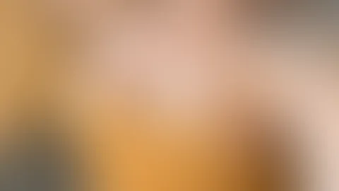 Donnerstagabend. Zurücklehnen, tief durchatmen, alles loslassen. Komm näher, entspann dich mit mir und vergiss den Tag ganz langsam heute Abend.