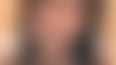Uff, eine heiße Dusche entspannt so gut am Montag… 💦 Warmes Wasser, Dampf, Tropfen auf der Haut… Willst du mehr heiße Fotos aus der Dusche? Schreib mir einfach 😏