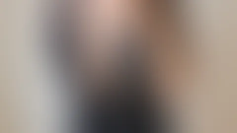 Wie gefällt euch mein neues Kleid? Kurz, eng anliegend… und darunter fast nichts 😉 Gib zu - gefällt es dir, oder willst du sofort sehen, was drunter ist? 🔥