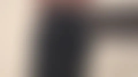 Was ich darunter trage ? Na nichts schau selber du könntest mich also mit nehmen unt unterwegs schon F**ken bis zum geht nicht mehr