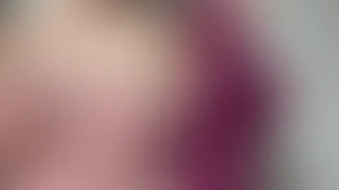Schön die Brüste eincremen 🥵