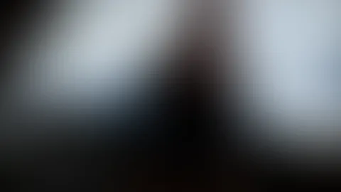 Ich p**se auf deine Autoscheibe du filmst es von innen ganz nah und scharf !!