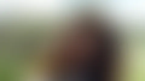 Lass mich bitte deinen S*****z lutschen!