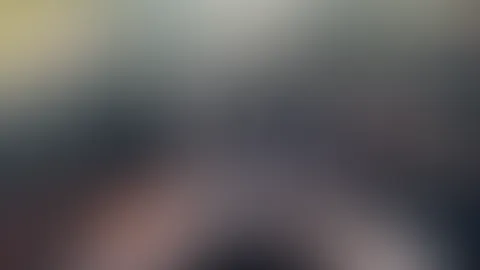 Heute hatte ich ein tolles Training, das mich geil gemacht hat. Ich konnte es kaum erwarten, bis ich nach Hause kam, also fing ich an, während der Fahrt auf dem Beifahrersitz mit meiner tropfnassen Mu