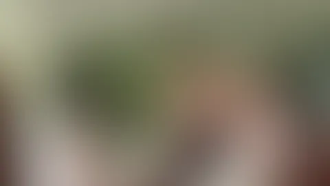Mein tolles Analspiel mit einem großen Dildo auf dem Rücksitz eines Autos.