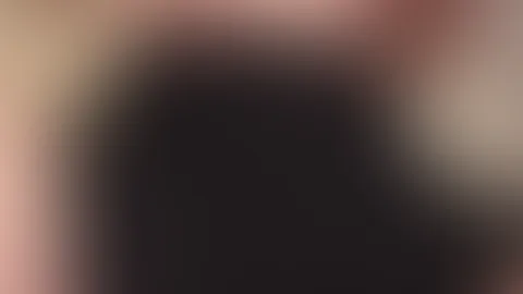 Ich spiele mit meinen Brüsten