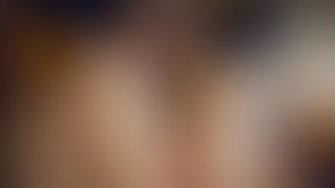 Ich liebe diese Stellung, wie n geiles Stück F**kfleisch auf dem Präsentierteller, so kann er schön tief rein fingern.🔥