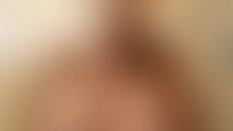 Titten unter der Dusche platt gedrückt