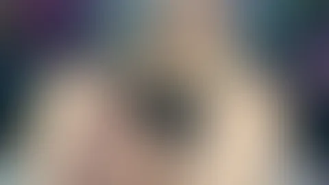 Geile milf besorgt es sich beim p***o schauen