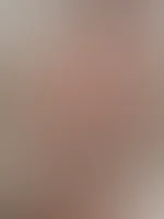 Jetzt fix nackig machen , den heißen schwarzen BH und das knappe Röckchen ausziehen und dann ab in die Badewanne 🔥 Kommst du mit ? 😈 Now get naked, take off the hot black bra and the tight skirt an