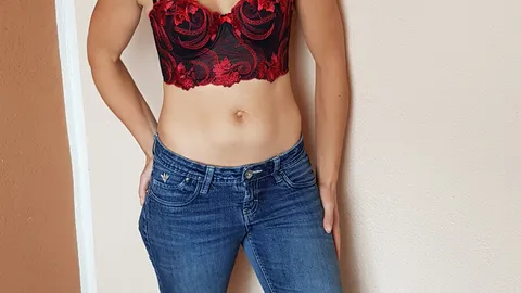 Jeans und BH, dann nackt