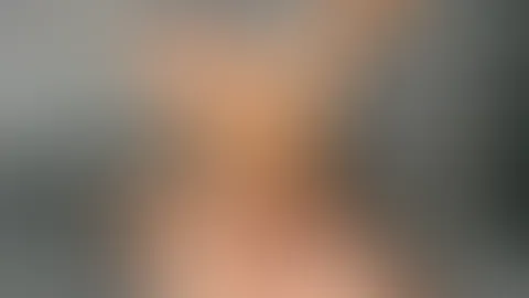 Ich ziehe für dich mein Höschen zur Seite und präsentiere dir meine wunderschöne rosa P***y ;)