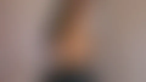 Willst du unters Röckchen gucken ?🖤