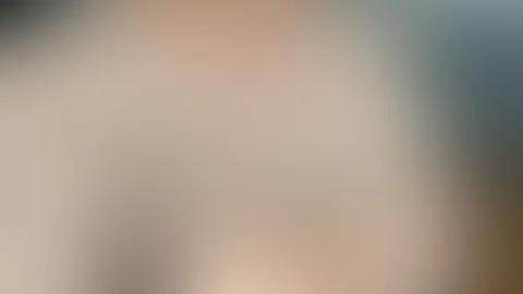 Ich schiebe meinen Pulli hoch, BH zur Seite und prĂ€sentiere dir meine Milf Tittchen đđ„