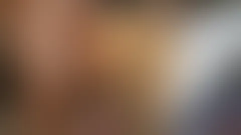 Mein Date überrascht mich in der Küche am Morgen wo ich gerade Cafe machen wollte.