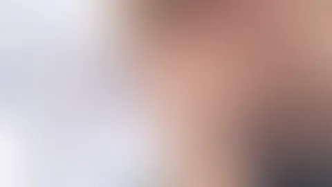 Oben ohne beim Essen zubereitet - Prepared topless while eating