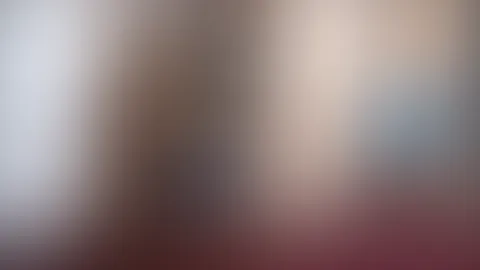 Na … ? Wer von uns beiden setzt sich zuerst auf den Stuhl ;) ? Am besten fange ich an oder? Habe in meinem Kleiderschrank auch einen Rock gefunden, den ich schon länger vermisst habe und extra für Dic