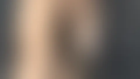 Ich stehe nackt unter der Dusche. Hilfst du mir noch beim Einseifen?