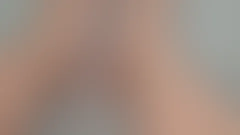 Soll ich dir einen schönen Footjob verpassen? 😏