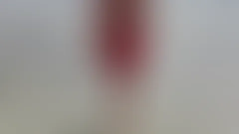 Kommst du mit und wir suchen uns einen Platz zum F**ken? 😋 Hinter der Klippe ist ein toller Platz, vom Strand aus nicht zu sehen, und höchstens kommen die Fischer mit ihren Booten vorbei. 😊 Wollen