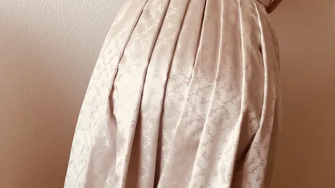 Bin zum Bierfest eingeladen und hab das Dirndl gesprengt 🤷🏼♀️😜 magst mich umdrehen und es dir anschauen und ups der Rock rutscht irgendwie auch noch hoch 🫢🤪