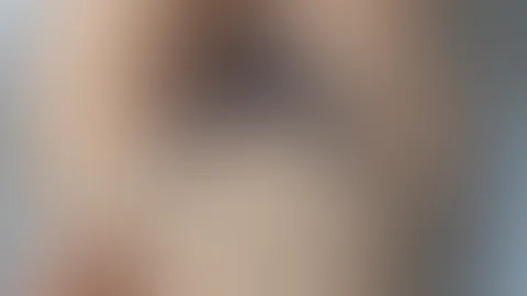 Ich liege im Bett..zwischen meinen Beinen wäre Platz 👅