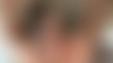 Ich hebe schon mal die Beine hoch damit du leichter an meine M****i kommst! 🍆💦😈