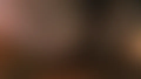 Gef**kt mit dem Riesen-Dildo auf dem Esstisch…