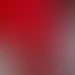 Die rote Spitze fühlt sich weich auf meiner Haut an, fast wie eine zweite Schicht, die mich umhullt - sinnlich, geheimnisvoll. Ich stehe vor dem Spiegel und betrachte mich. Das tiefe Rot leuchtet im w