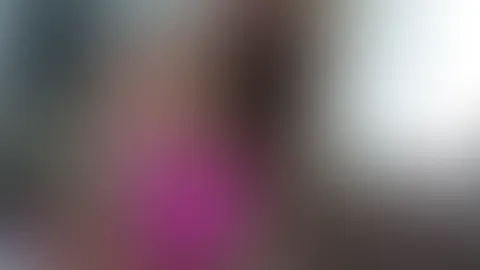 Teen F***e im pinken Bodie vollgepumpt