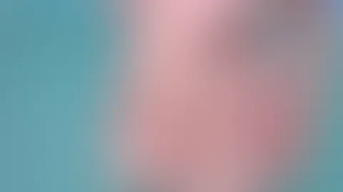 Ob der Pool wohl noch etwas kalt war?