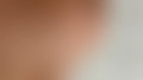 🚿 Ich bin verdammt geil in die Dusche gesprungen ;) Wasser fällt über meinen Körper, seift meine Titten ein, schiebe die F****r zwischen meine Beine…. 🚿 💦