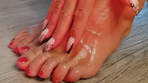Ölige Füße deiner Göttin 👣
