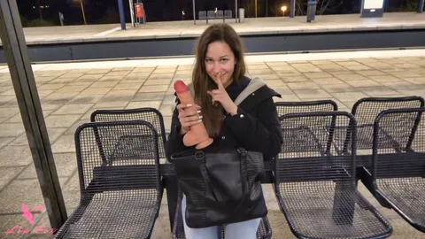 XXL Mutprobe! Riesendildo an S-Bahnhof gef**kt!