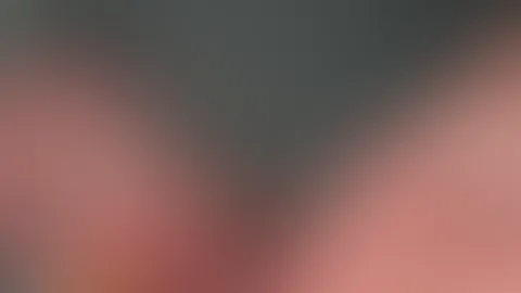 Nur diese breite Kosmetikflasche gefunden um meine P***y auszufüllen