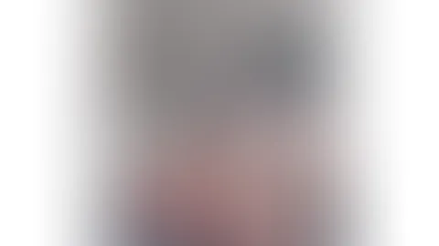 Dildo Reiten vor dem Spiegel