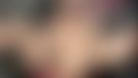 Ich habe in einem Stream eine Doppelpenetration gemacht und sie aufgenommen. Ich f**ke meine M****i mit einem großen Plug und dann f**ke ich gleichzeitig meine M****i und meinen A***h