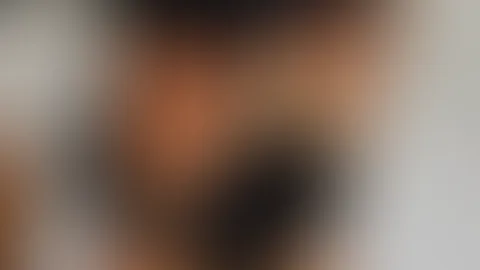 Achselhaare, voller BH und dann die Brüste freigelegt. Ich liebe es, meinen Körper so zu zeigen.